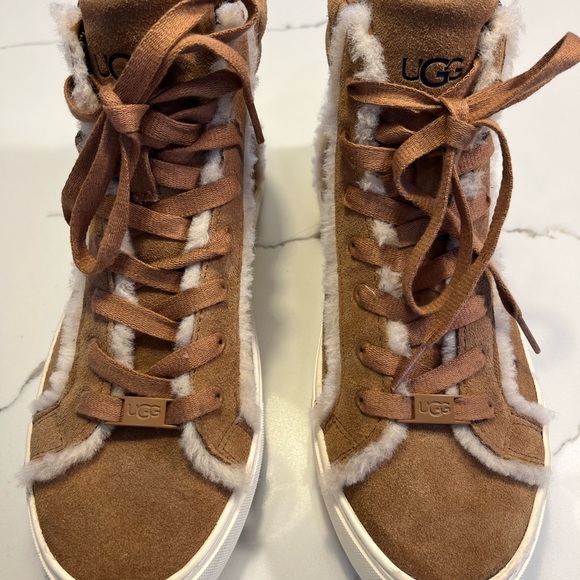 UGGS tan lace up suede high top shoe size 8.5, runs slightly small like a size 8 - Picture 9 of 11
